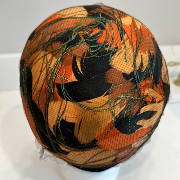 Vintage hat with feathers - Picture 4 of 5